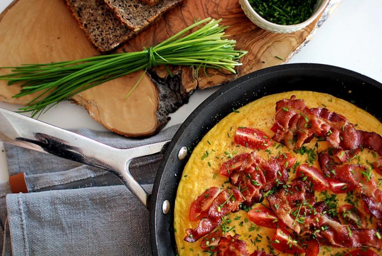 Sådan får du en luftig æggekage