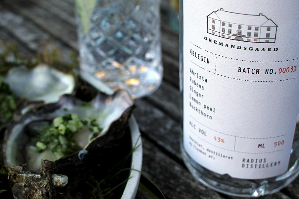 Sommersnack: Østers med gin-marineret agurk