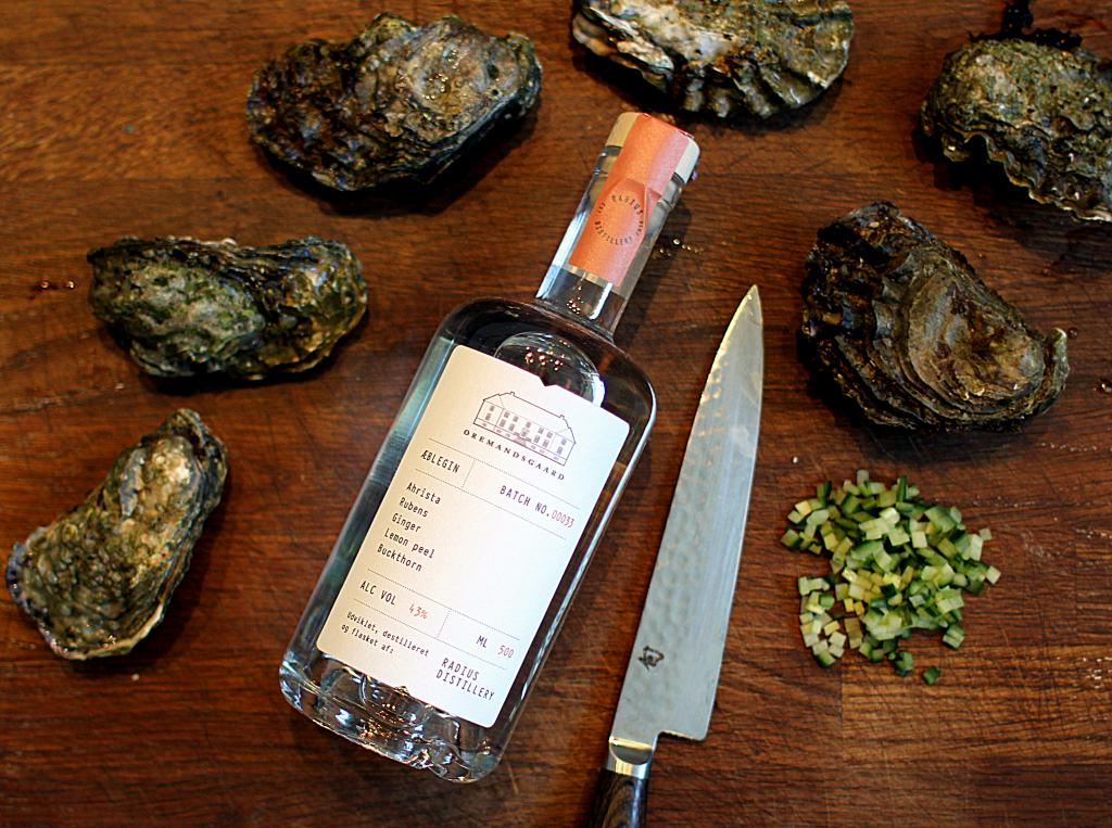 Sommersnack: Østers med gin-marineret agurk