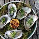 Sommersnack: Østers med gin-marineret agurk