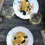 Sommermad for to: Opskrift på rødfisk med grillet blomkål og beurre blanc