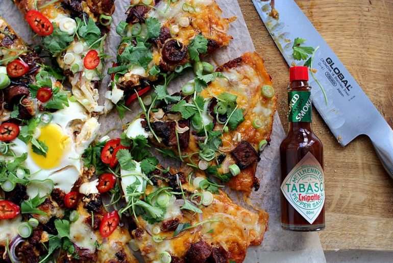 Breakfast pizza og Bloody Mary