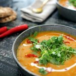 Verdens bedste opskrift på græskarsuppe på Hokkaido med chili og kokosmælk