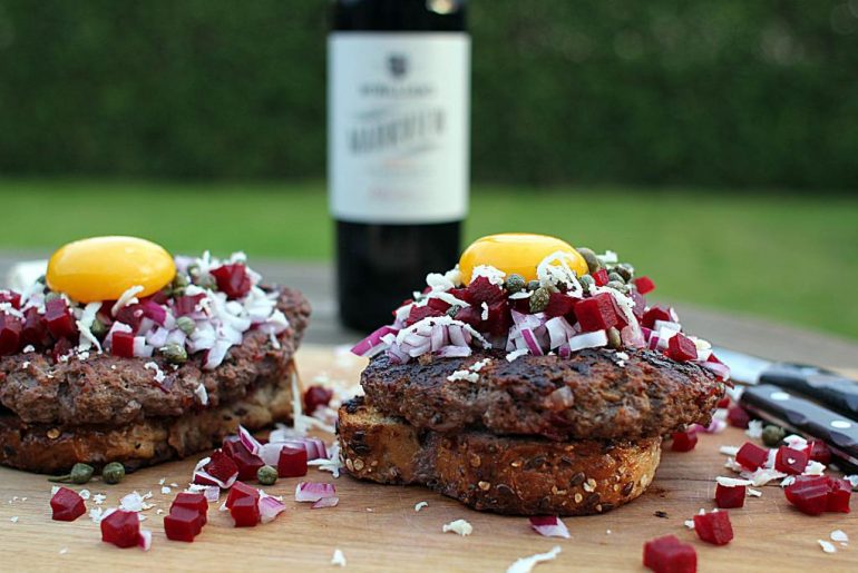 Opskrift på klassisk pariserbøf med hele molevitten!