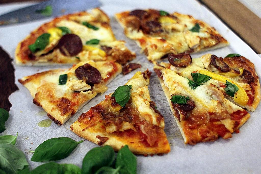 Madpakketema - Madpakkedag 1: Pizzaslices fra dagen før med agurk- og gulerodsstave!