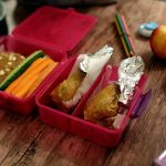 Madpakketema - Madpakkedag 2: “Kyllingelår med økologiske rugbrødsboller og grønt”
