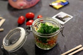 Madpakketema - Madpakkedag 3: Hjemmelavede cup noodles med kylling, gulerødder, kål og rødløg