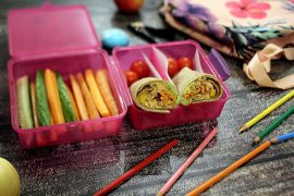 Madpakketema - Madpakkedag 5: Verdens lækreste wraps med varmrøget laks, guacamole og friske grøntsager & “Fredagssmoothie”