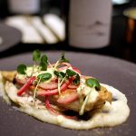 Unghanebryst med jordskokkepuré og verdens nemmeste sauce...