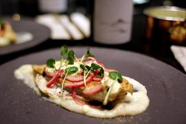 Unghanebryst med jordskokkepuré og verdens nemmeste sauce...