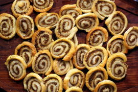 Gin & Tonic Snacks: Butterdejs-snegle med oliventapenade