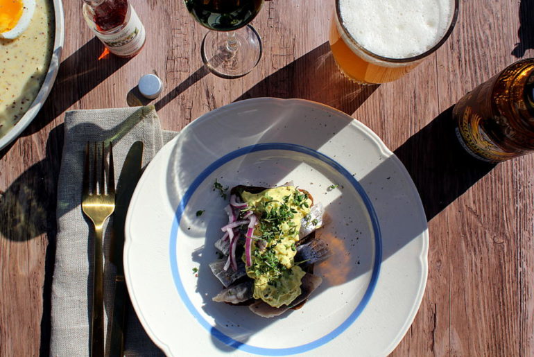 Påskefrokost: Opskrift på den bedste karrysalat der findes...