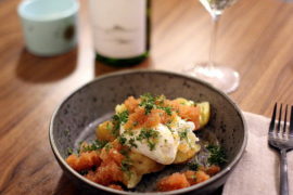 Opskrift på stenbiderrogn med røget kartoffel og pocheret æg - weekendsnack når det er bedst...