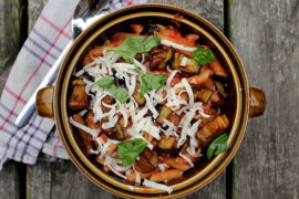 Opskrift på nem pastaret med stegte auberginer og frisk ricotta som min ven Riccardo laver den...