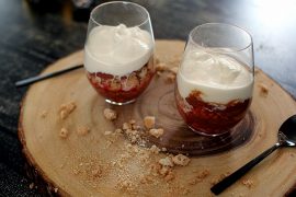 Sommerhit: Opskrift på trifli med rabarber med et lækkert twist!