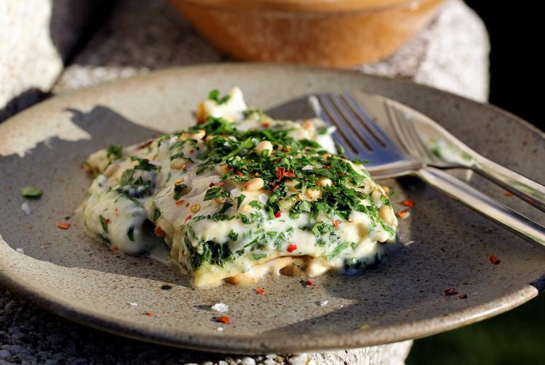 Fisklasagne med torsk, spinat og cremet monay sauce!