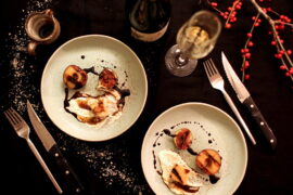 Nytårsmenu på grill: Mazarinkage med vaniljecreme, blomme og figne