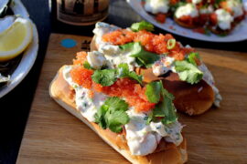 Opskrift på lobsterroll med stenbiderrogn den perfekte snack