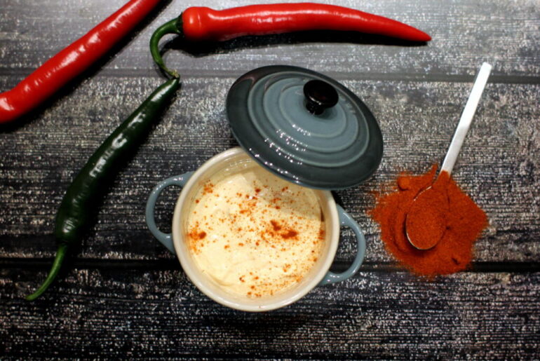 Opskrift på chilimayonnaise - den du kender fra grillbaren!