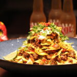 Perfekt opskrift på nachos med ostesauce, salsa og oksekød