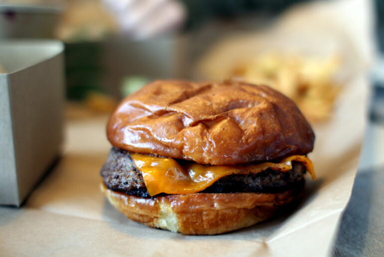 Anmeldelse: Cheeseburger fra POPL- NOMA-burgerbaren...