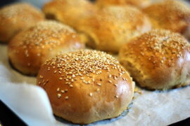 Opskrift på luftige burgerboller