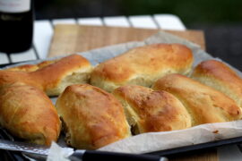 Opskrift på hjemmelavede pølsebrød