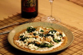 Opskrift på boghvedepandekager med feta, spinat, champignon og valnødder