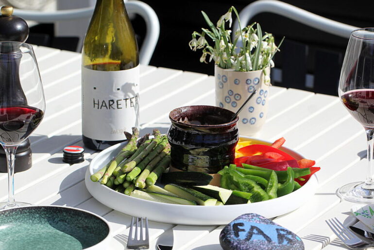 Opskrift på bagna càuda med friske grøntsager