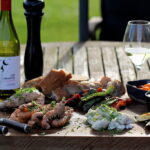 Sommermad: Opskrift på grillet fisk og skaldyr