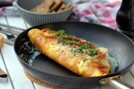 Opskrift på den perfekte omelet med parmaskinke og feta
