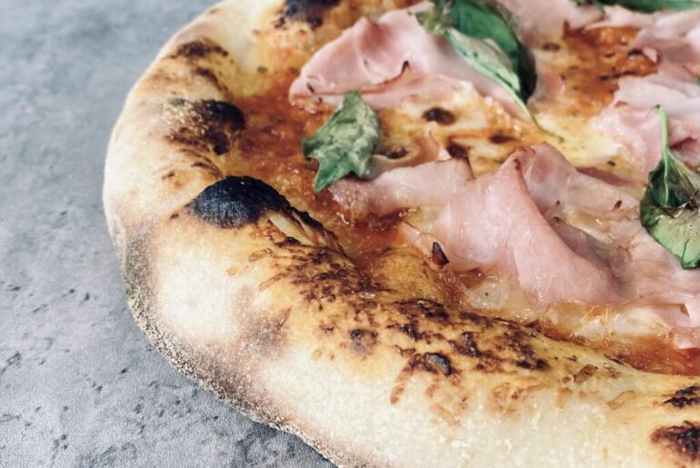 Opskrift på Prosciutto pizza med langtidshævet dej