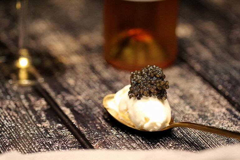 Nytårsmad: Vaniljeis og ægte caviar - den perfekte dessert