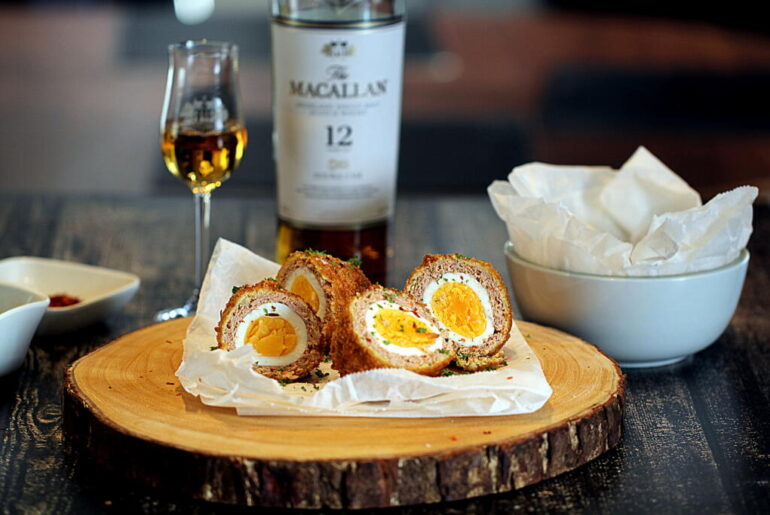 Opskrift på “Scotch Eggs/Skotske æg” Opskrift på "Scotch Eggs/Skotske æg"