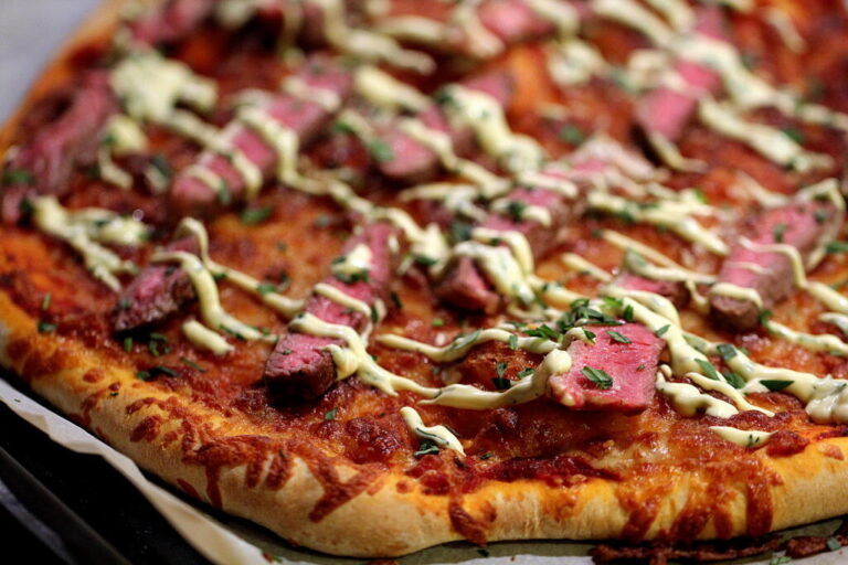 Opskrift på bøf bearnaise pizza