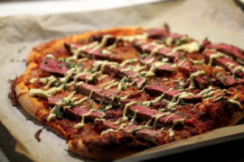 Opskrift på bøf bearnaise pizza