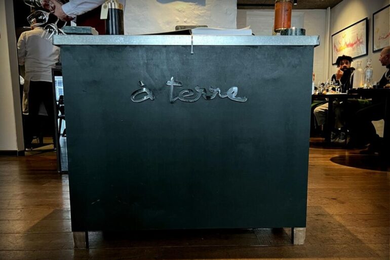 Anmeldelse: À Terre - en fransk perle - helt nede på jorden