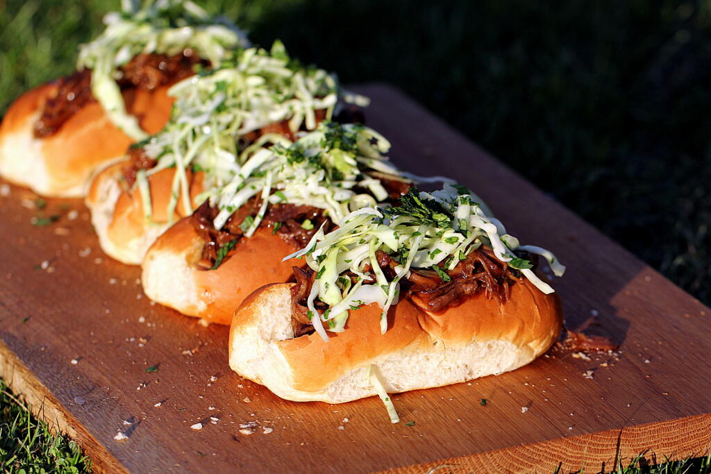 Super Bowl: Short ribs hotdogs med coleslaw