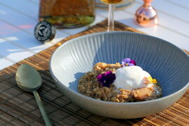 Opskrift på Skotsk whiskydessert "Whisky Peach Cobbler"