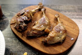 Mortens Aften: Confiteret and med kål, bagte hasselnødder og rødløg