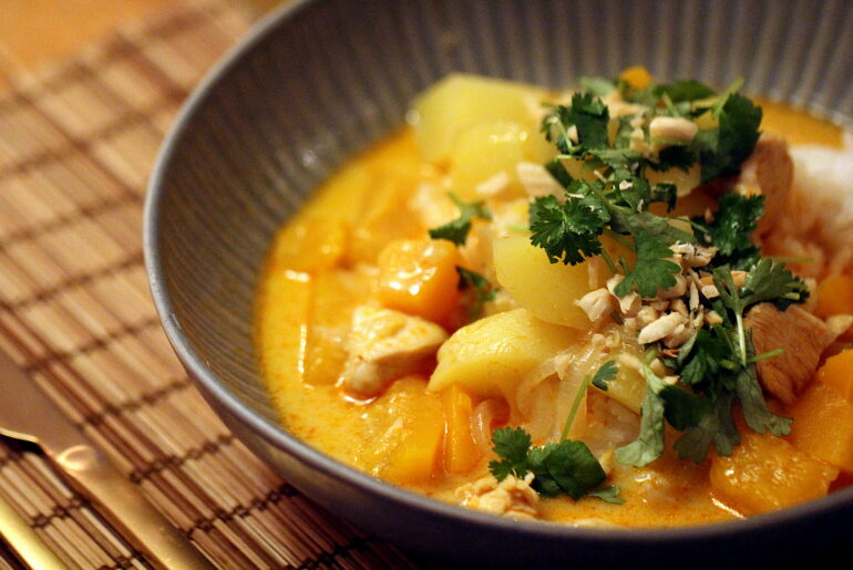 Opskrift på Massaman chicken curry
