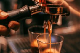 bedste-kaffemaskine-med-kvaern