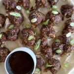 Opskrift på bagt blomkål med en sticky BBQ-sauce og forårsløg