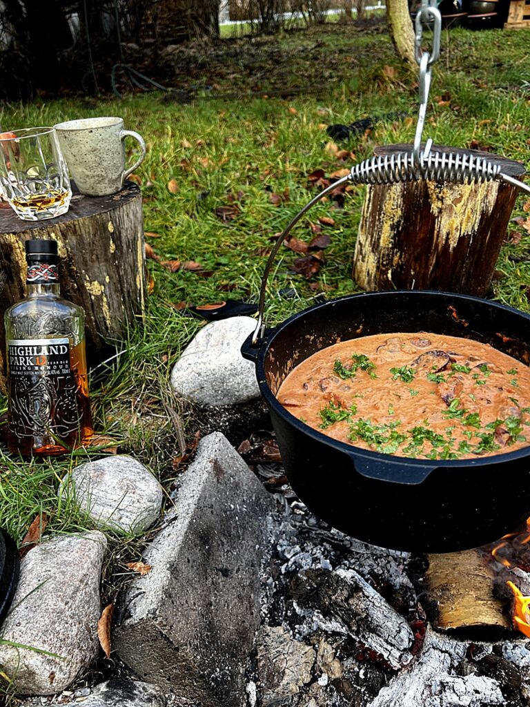 Bålmad: Vikingegryde med chorizo, mørbrad og whisky