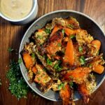 Opskrift på bagte gulerødder med parmesan og cremet dressing
