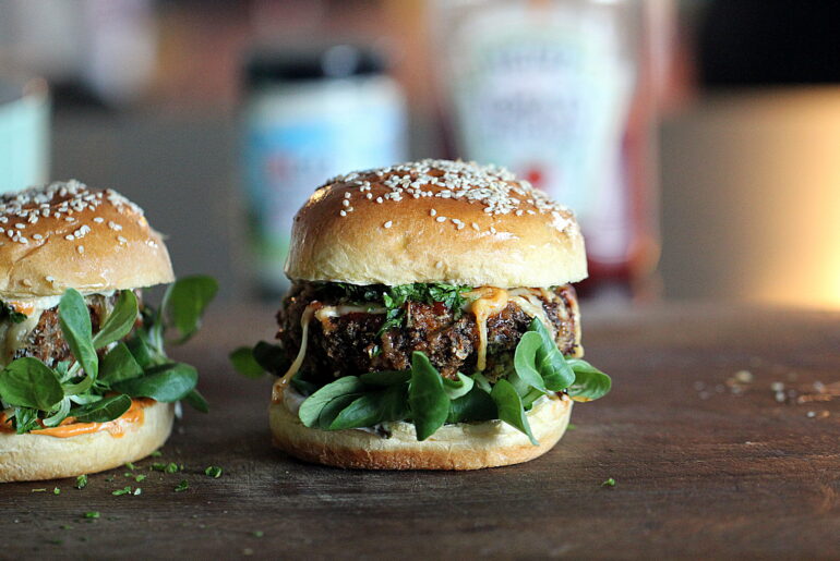 Opskrift på "Portobelloburger" - den saftigste vegetarburger der findes