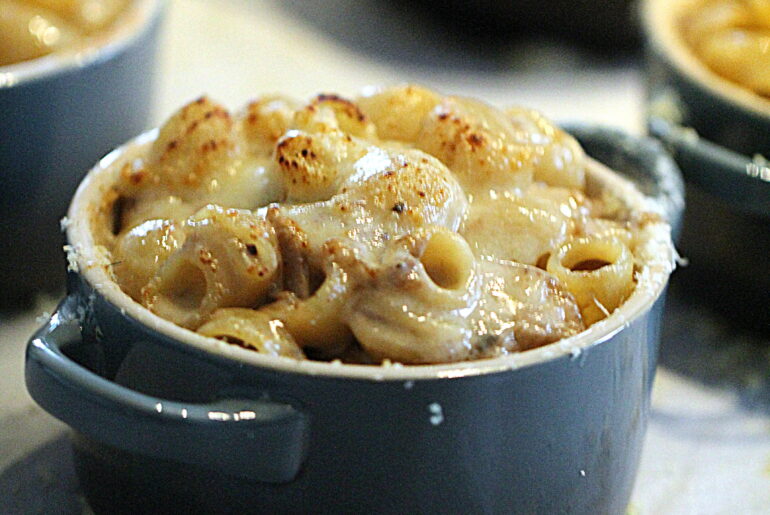 "Onepot" Macaroni and Cheese møder fransk løgsuppe