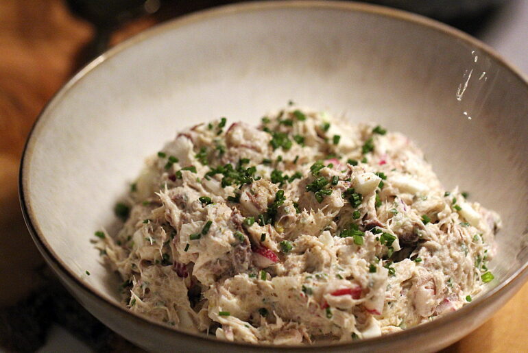 Opskrift på Bornholmersalat - den du kender fra fiskemanden