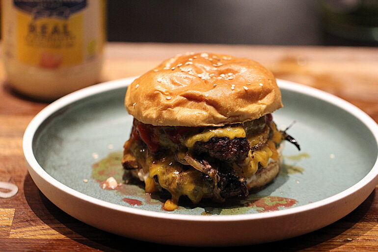 Opskrift: Sådan laver du burgeren fra filmen "The Menu"