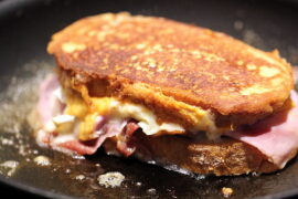 Opskrift på "Creme Brulee Toast med bacon" - det perfekte mix af salt og sødme